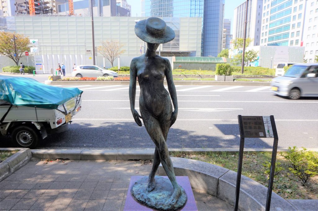 帽子・裸婦」神戸三宮のメインストリートで名作のパブリックアート群に
