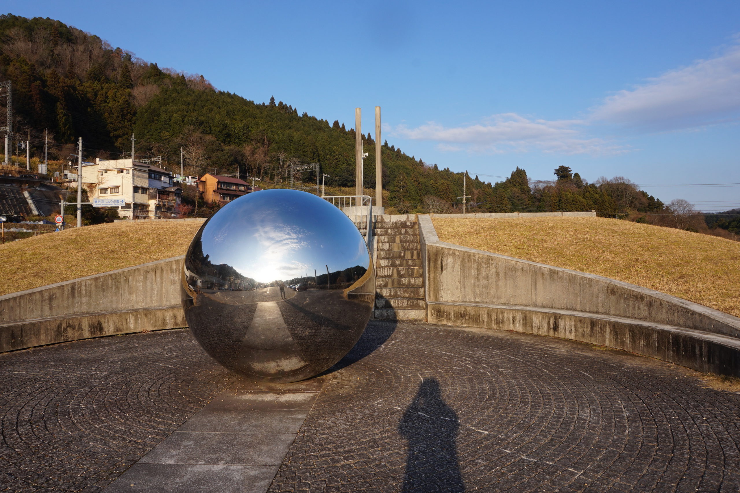 my sky hole 地上への瞑想、室生」世界的現代彫刻家が生誕の地である