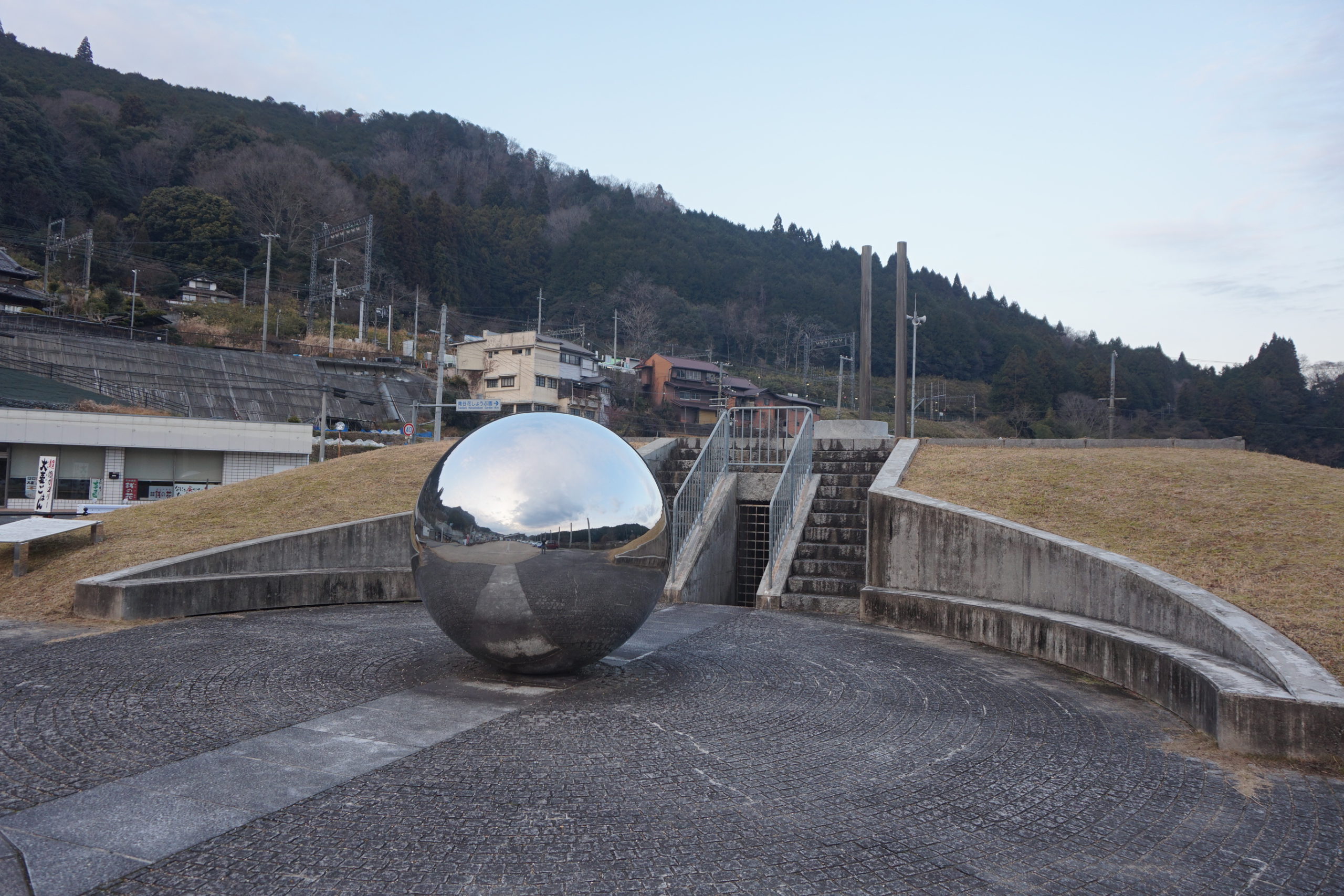 my sky hole 地上への瞑想、室生」世界的現代彫刻家が生誕の地である