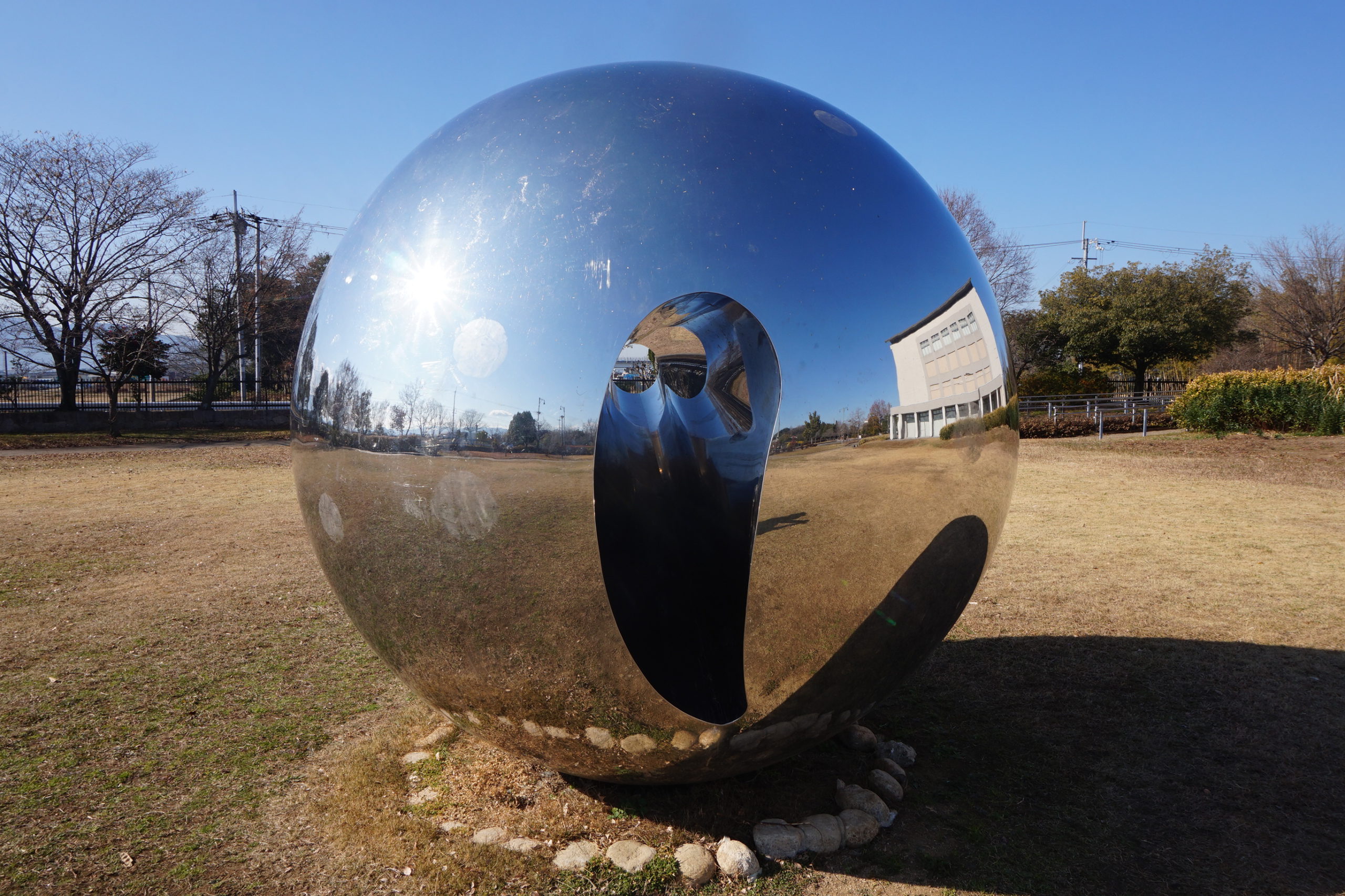 my sky hole 球体、奈良」井上武吉先生が晩年、精力的に制作した作品の 